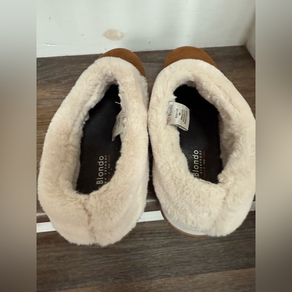 BLONDO Suri Tan WATERPROOF Faux Suede Slip On Shoe - Size 8 - Picture 6 of 13